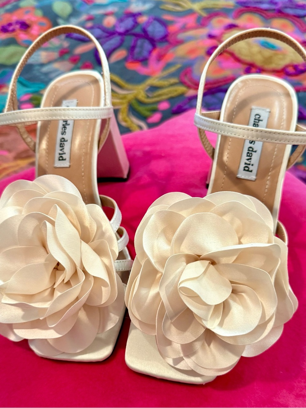 Charles David Women's Ivory Flower Block Heel Sandals 8.5 NWB